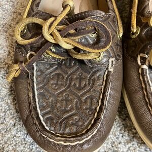 Sperry Top-Sider Womens 6M Brown Leather Anchor Embossed Boat Shoes Nautical EUC